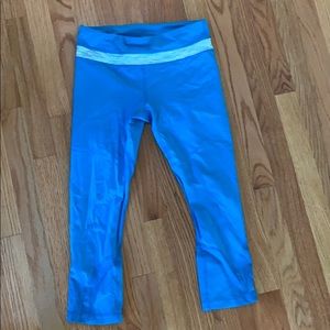 Lululemon Capri running pants with back pocket